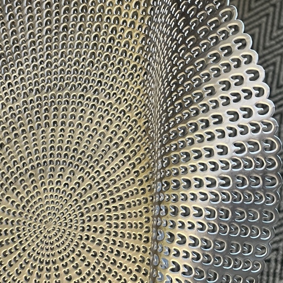 Chilewich place setting, laser-cut, perforated, organic shapes, in silver. - Picture 16 of 16